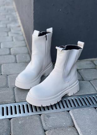 Високі зимові черевики - челсі  білого кольору з пресованої на...