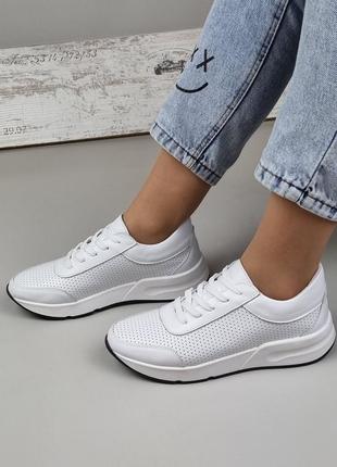 Шкіряні кросівки на шнурках колір білий