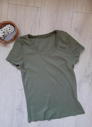 Зелена футболка жіноча