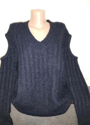 Об'ємний светр з альпакою,розрізи на плечах