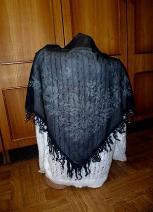 Черная шаль платок большая в цветах с бахромой,винтаж