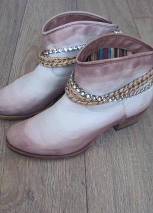 Felmini (40) кожаные деми ботинки казаки женские