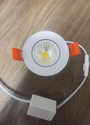 Точечный потолочный LED светильник