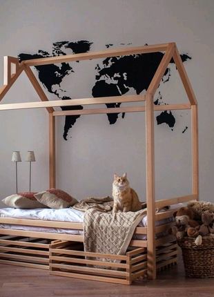 Ліжко домик з натурального дерева