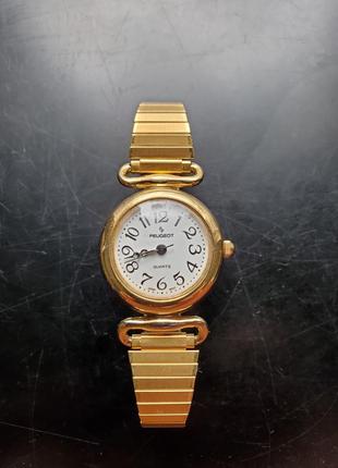 Золотистого тона кварцевий жіночій годинник, peugeot