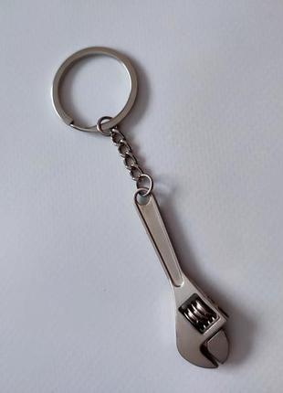 Брелок серебряный металический разводной ключ