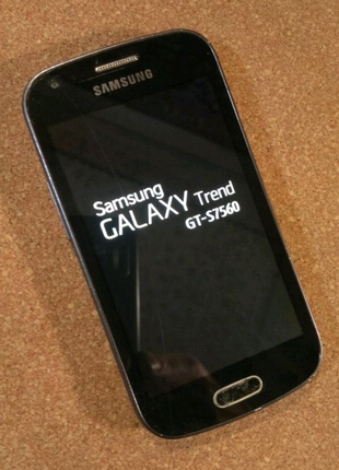 Телефон Samsung Galaxy Trend S7560 4 ГБ смартфон