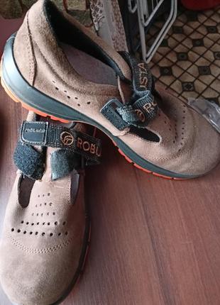 Защитные ботинки (спец обуви)/ сандалии