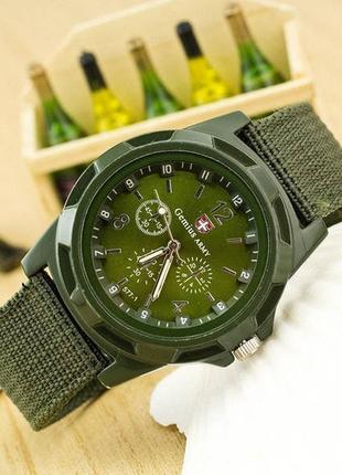 Військові чоловікові наручні годинники зелені