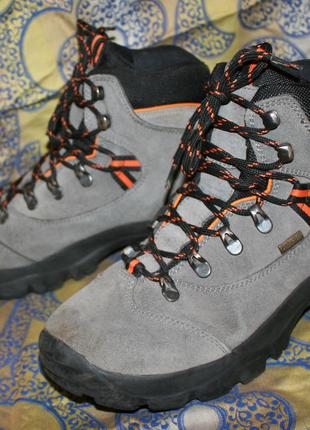 Влагостойкие кожаные кроссовки Everest.