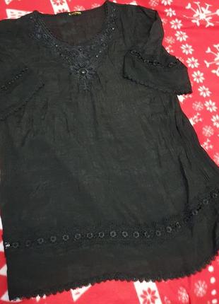Жіноча блуза з мереживом та вишивкою