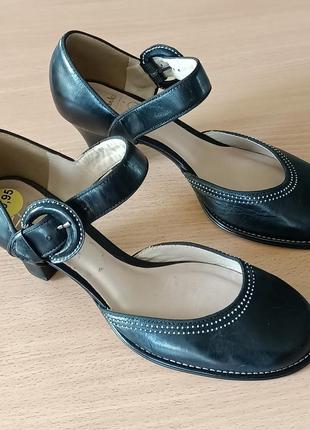 Туфли clarks женские р. 5,5 стелька 24,5 смна каблуке 6 см