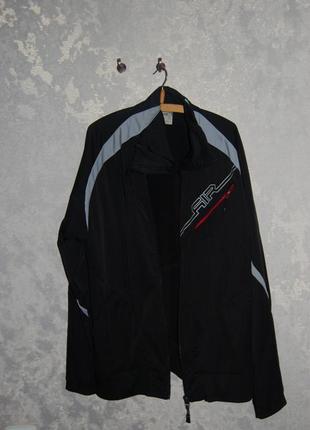 Куртка на молнии , с высоким воротником фирмы nike air