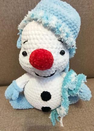 Сніговик сніговичок іграшка в'язана крючком подарунок