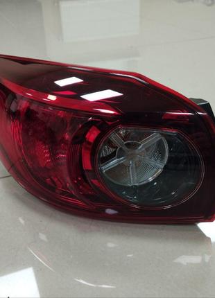 Фонарь задний левый внешний на Mazda 3 (5D) 2013г.- B45C51160 ...