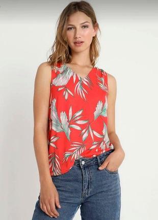 Красивая коралловая блузка без рукавов "vero moda" с раститель...