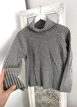 Итальянский шерстяной свитер в полоску. свитер под шею. с горл...