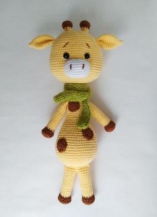 Іграшка жовтий жираф ручної роботи в'язана гачком для дітей