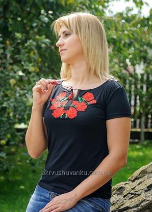 Красивая женская вышитая футболка с вышитыми розами. а-14