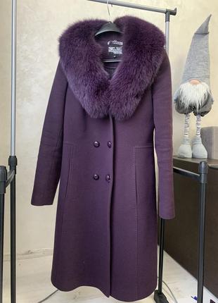 Фіолетове баклажанове пальто з натуральним хутром песець