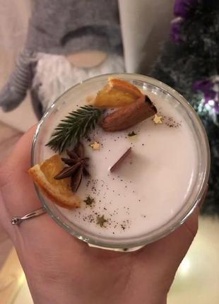 Свічка з новорічним декором і ароматом