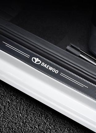Защитная пленка карбон для порогов с логотипом Daewoo 4 шт