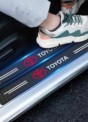 Защитная пленка карбон для порогов с логотипом Toyota 4шт