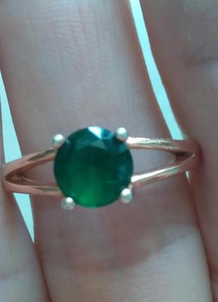 Серебренное кольцо с зеленным камнем . р. 19