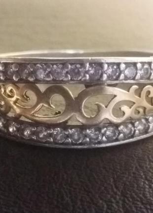 Серебренное кольцо со вставкой с золотым напылением.