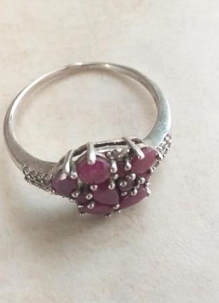 Серебренное кольцо с рубинами.