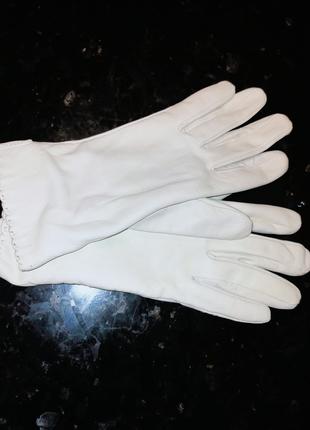 Натуральні лайкові рукавички білого кольору, утепленні, м'які