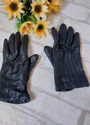 Кожаные перчатки женские черные