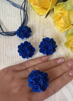 Синій набір прикрас ручної роботи з трояндами
