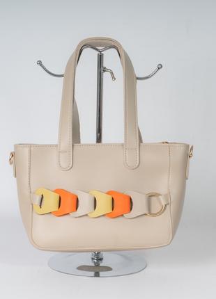 Женская сумка бежевая сумка с декором сумка среднего размера