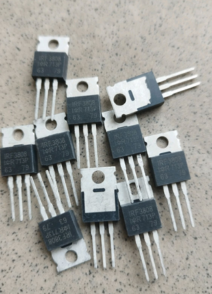 Транзистори IRF3808