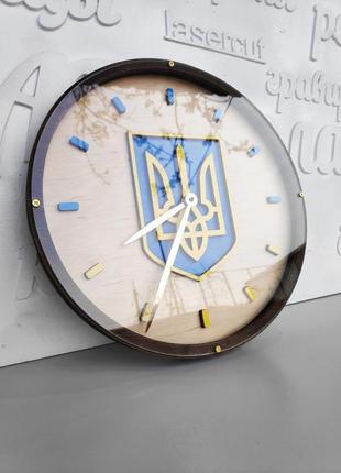 Часы на стену, настенные часы с гербом в цветах украины.