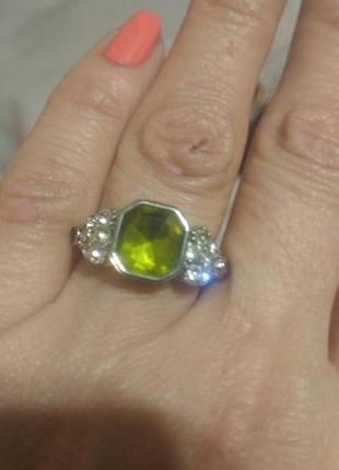 Красивое кольцо avon с зеленым камнем 18р