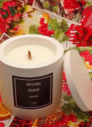 Ароматизированная соевая свеча с ароматом кокоса