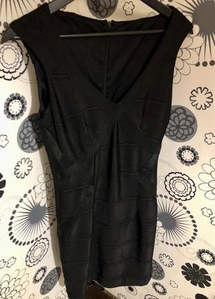 Елегантна чорна сукня від sisley