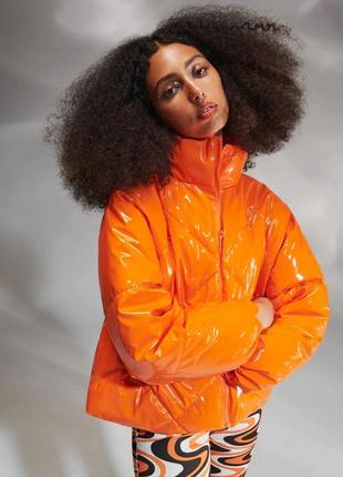 Куртка женская оранжевая глянцевая 44 48 блестящая стеганая яр...