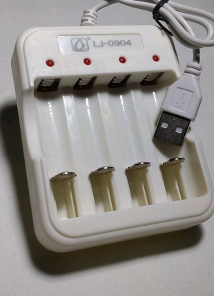 Зарядное устройство для аккумуляторов ААА, АА R3, R6 Ni-MH Ni-Cd