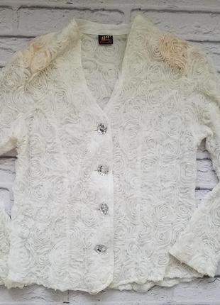 Белая блуза, светлая нарядна блузка с цветами, блуза на пуговицах