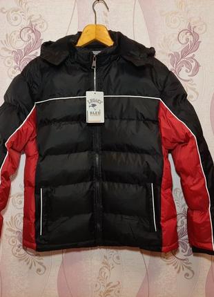Зимняя мужская куртка с капюшоном черная с красным непромокаемая
