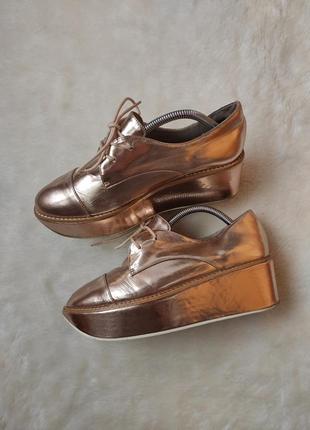 Золотые блестящие натуральные кожаные ботинки туфли на платфор...