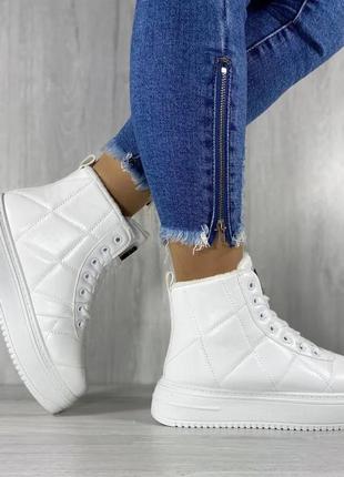 Зимние белые ботинки кроссовки