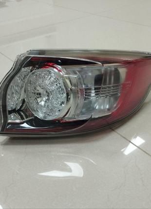 Фонарь задний правый внешний LED на Mazda 3 (BL, хэтчбек) 2009...