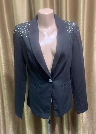 Пиджак Cero Moda с заклёпками на плечах Италия чёрный размер m