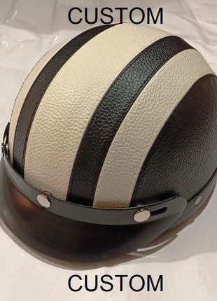 Шлем-каска черная с белыми полосками