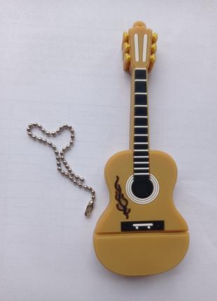 Флешка "гітара коричнева" 32Гб