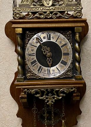 Настенные часы с маятником и гирями, Голландия.